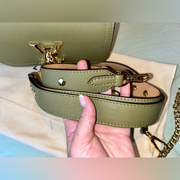 AUTHENTIC LOCKME TENDER LOUIS VUITTON BAG - Picture 12 of 13